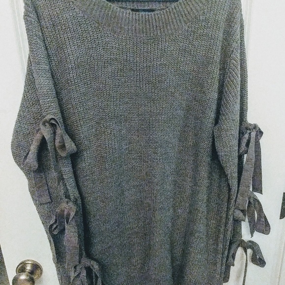 Sweater - Picture 1 of 2